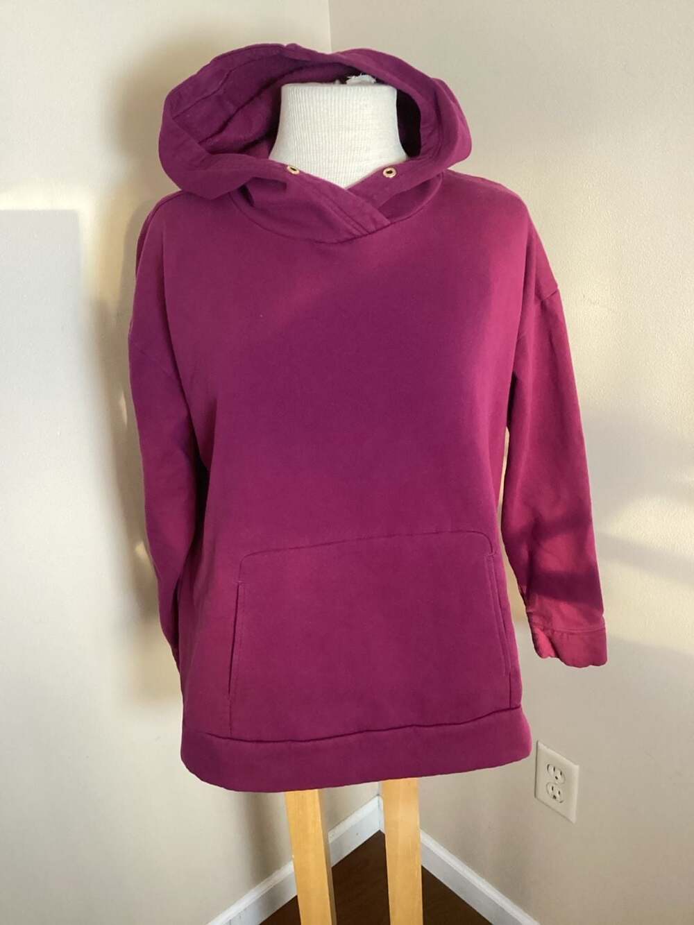 Lilly Pulitzer Etta V-Neck Pullover Hoodie Magenta Size S